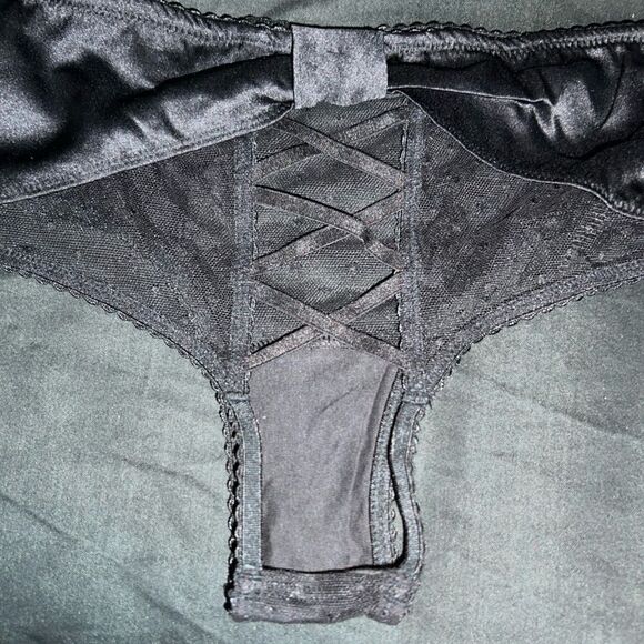 VICTORIA’S SECRET VERY SEXY
Mesh & Satin Bow Cutout Back Open Panty- size SMALL - Picture 10 of 10